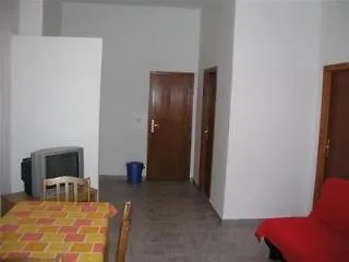Coloseum Apartments 普拉 3*,